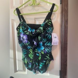 Brand New Swimsuit top size 20W